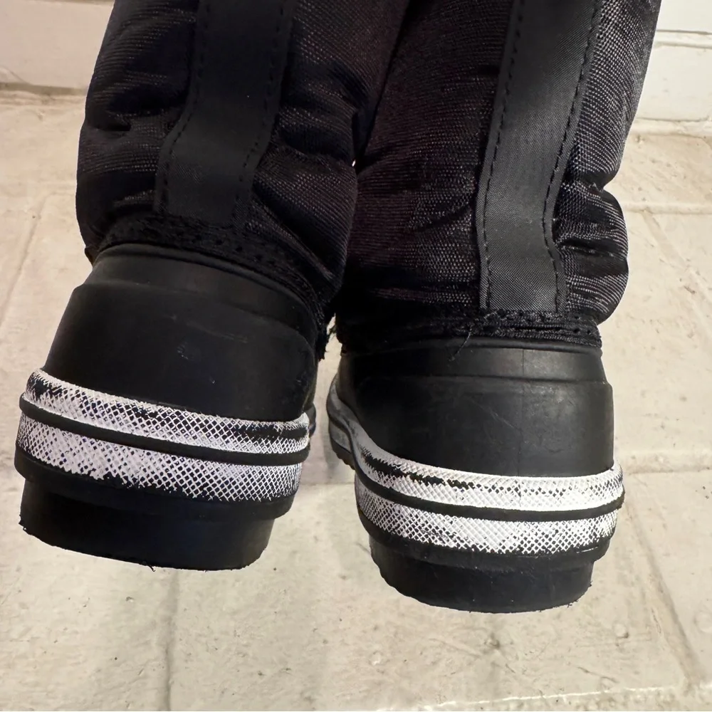 Youth Size 1 Black Winter Duck Boots, waterproof, cozy fleece Youth